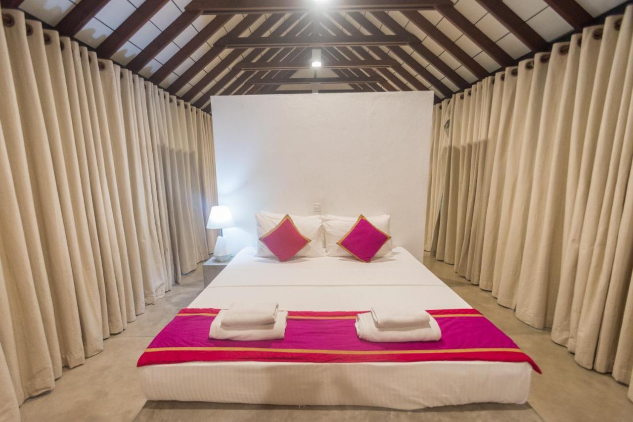 Om Shambhala Bed & Breakfast Kolombo Bagian luar foto